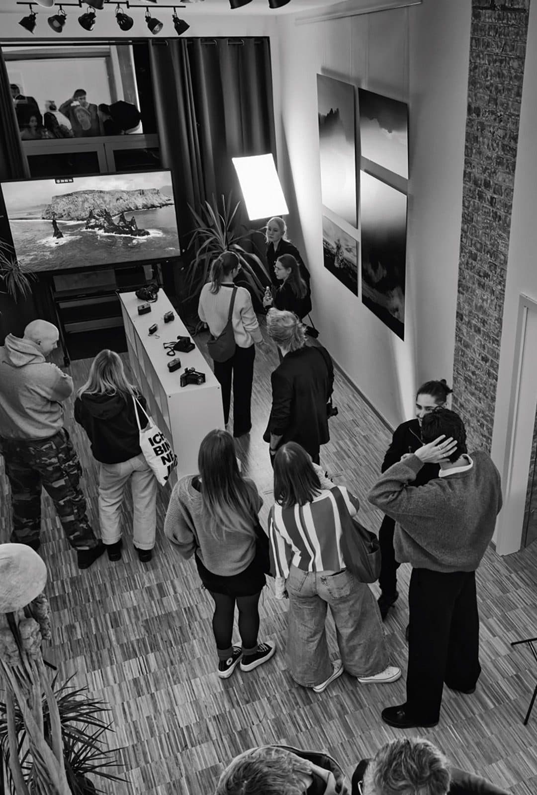Fotogalerie Sentinent Elsewhere von Tristan Müller bei The Malamute Bar & Gallery