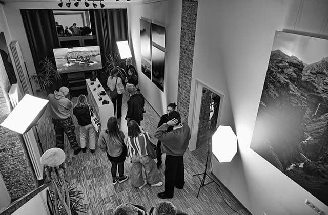 Fotogalerie Sentinent Elsewhere von Tristan Müller bei The Malamute Bar & Gallery