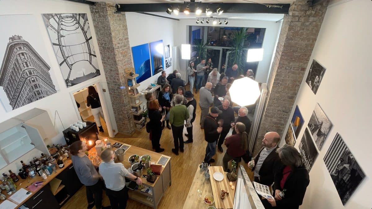 Fotogalerie Architektur Fotografien von Torsten Strom – Vernissage bei The Malamute Bar & Gallery